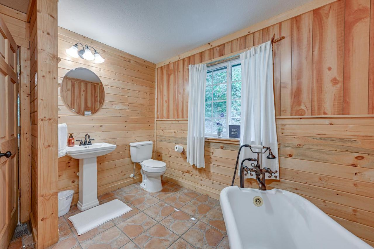 Smoky Mountain Cabin With Camping Area And Fire Pit! 위티어 외부 사진